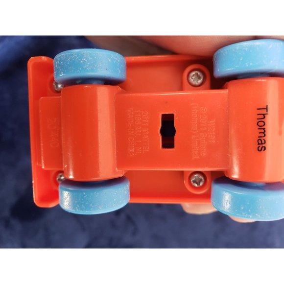 2011 Mattel Thomas & Friends Gullane Blue‎ Thomas the Tank Engine Toy Train - Picture 3 of 7